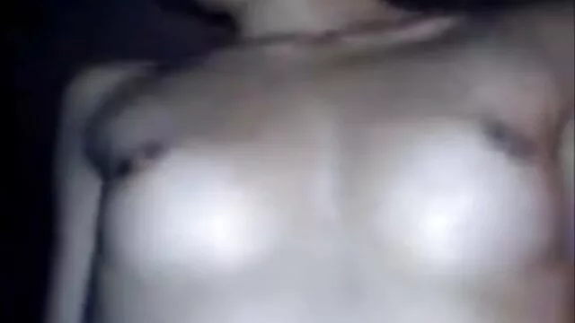 Nóng khiêu dâm, không giấy đăng ký  Một đứa con gái xxxn nhat ban phục vụ của cô, cha lo lắng