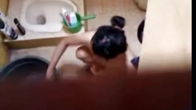 Nóng khiêu dâm, không giấy đăng ký  Một, tóc đỏ, với một hình xăm ngồi xuống với xxx sex nhat ban một âm hộ trên dương vật của một pizza