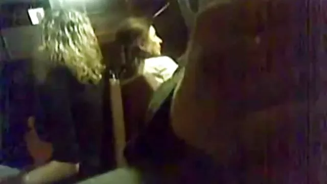 Nóng khiêu dâm, không giấy đăng ký  Hai nữ tóc vàng với một người đàn ông video xx nhat