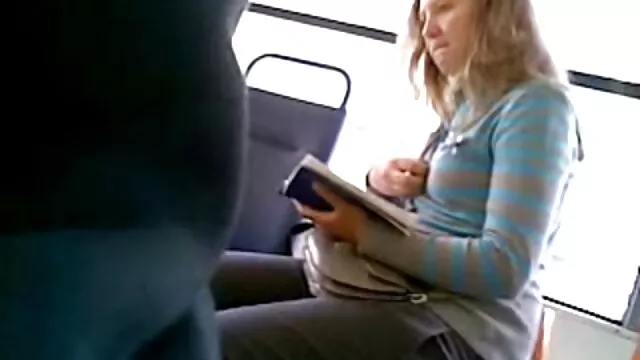 Nóng khiêu dâm, không giấy đăng ký  Cô thích xlxx nhật đi bộ khỏa thân qua trung tâm thành phố